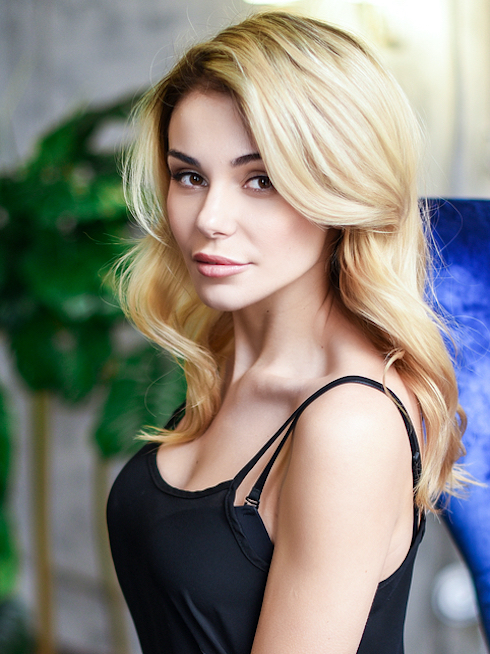 Yulia | Dating Ukrainian Woman | marriage agency | In the heart of the east