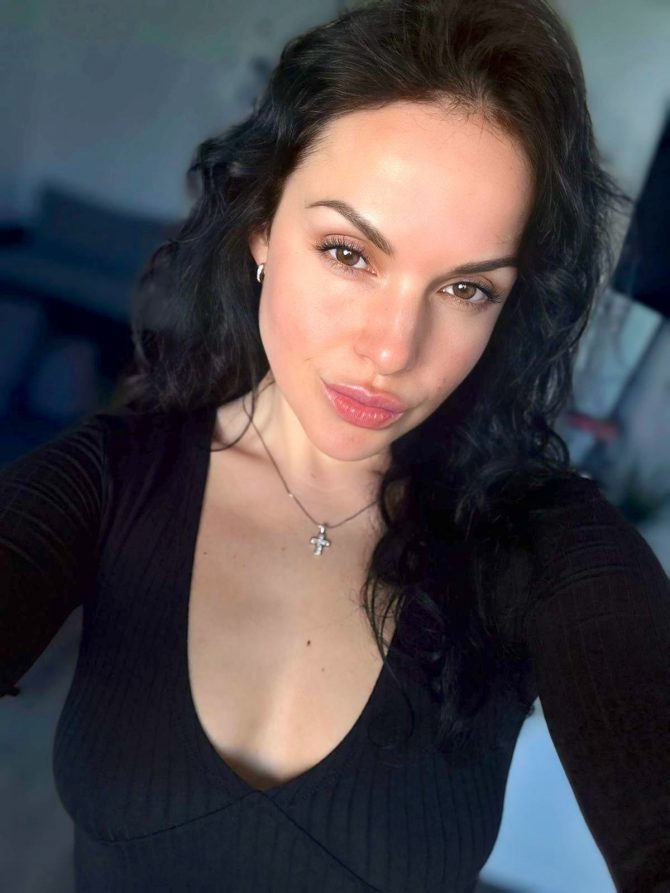 7 (1) Iryna | Femme ukrainienne | agence matrimoniale | Au Cœur de l'Est
