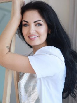 Maia | Femme ukrainienne | agence matrimoniale | Au Cœur de l'Est