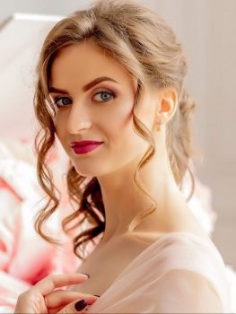Julia | Femme ukrainienne | agence matrimoniale | Au Cœur de l'Est