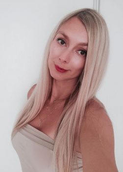 Evgeniya | Femme ukrainienne | agence matrimoniale | Au Cœur de l'Est